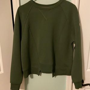 Hunter forrest green slightly cropped crew neck